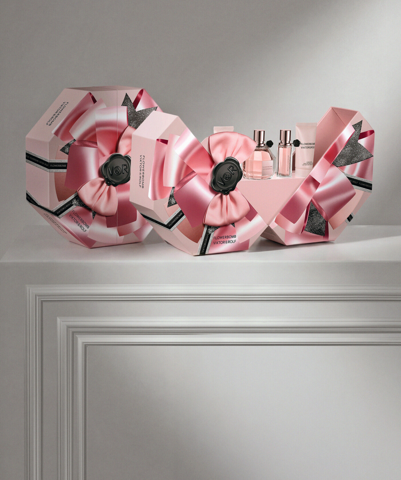 Viktor & Rolf Fragrances – Flower Bomb Holiday 2025 – Campaign