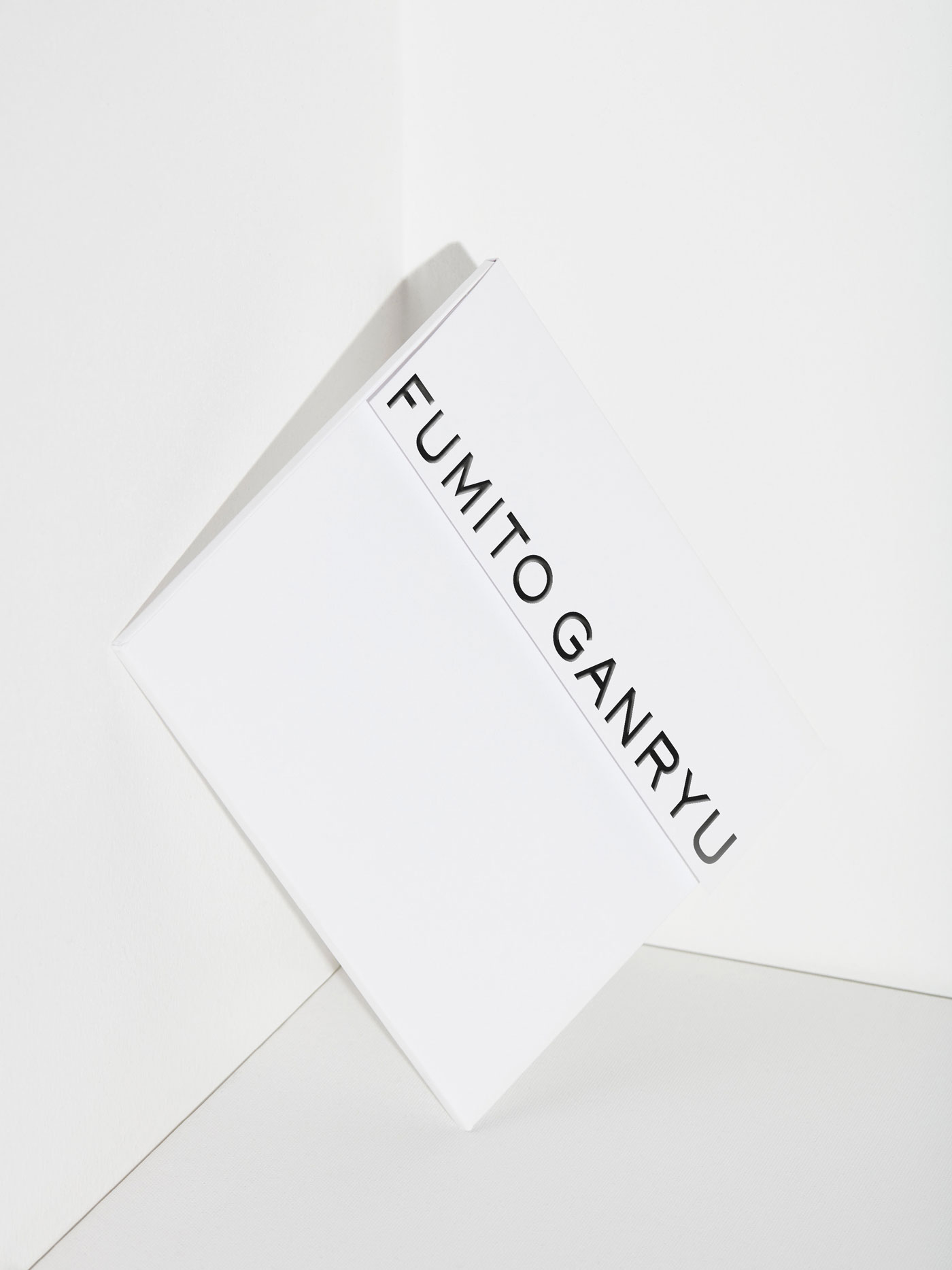 Fumito Ganryu – Paperline
